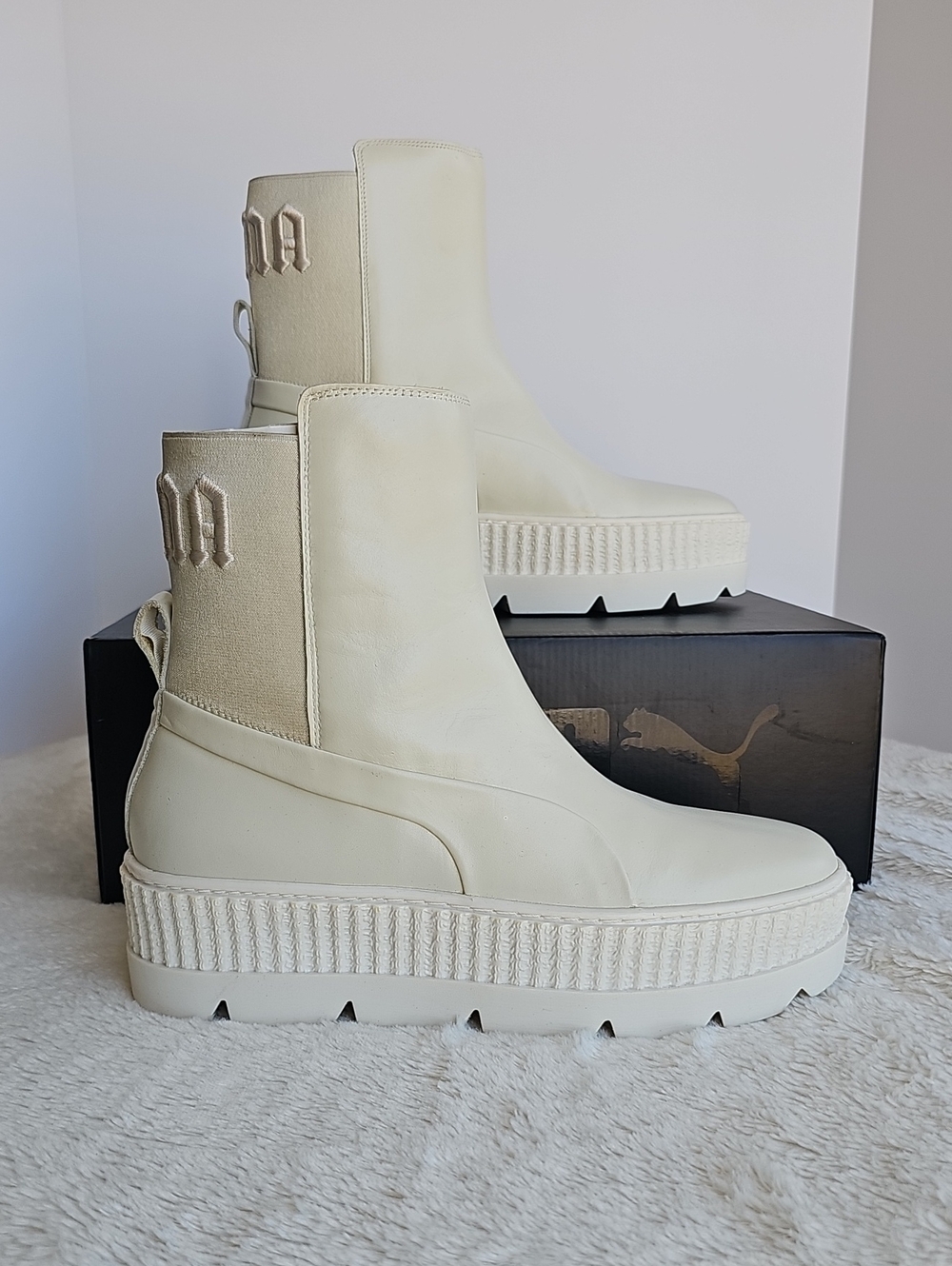 DescriptionBrand new in original box with FENTY dust bag included! PUMA x Fent
